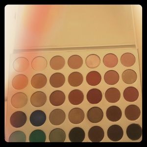 Jaclyn Hill palette